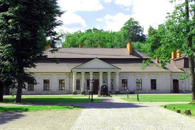 Gosciniec Dworski W Ropie - Pokoje Goscinne Ropa Exteriör bild